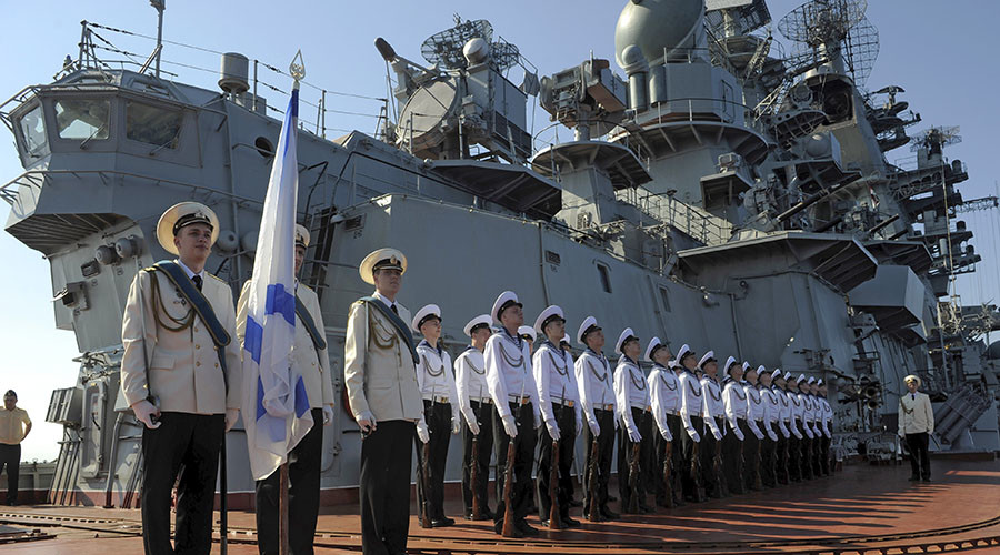 Russia's nuclear-powered missile cruiser Pyotr Veliky navy sailors at Syria's Mediterranean port of Tartus. © Grigoriy Sisoev / Sputnik